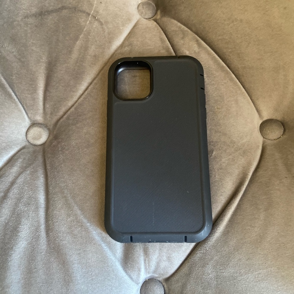 iPhone 11 otter case